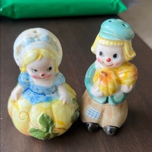 Salt & PepperThanksgiving Shakers Boy Girl Pumpkins Ceramic